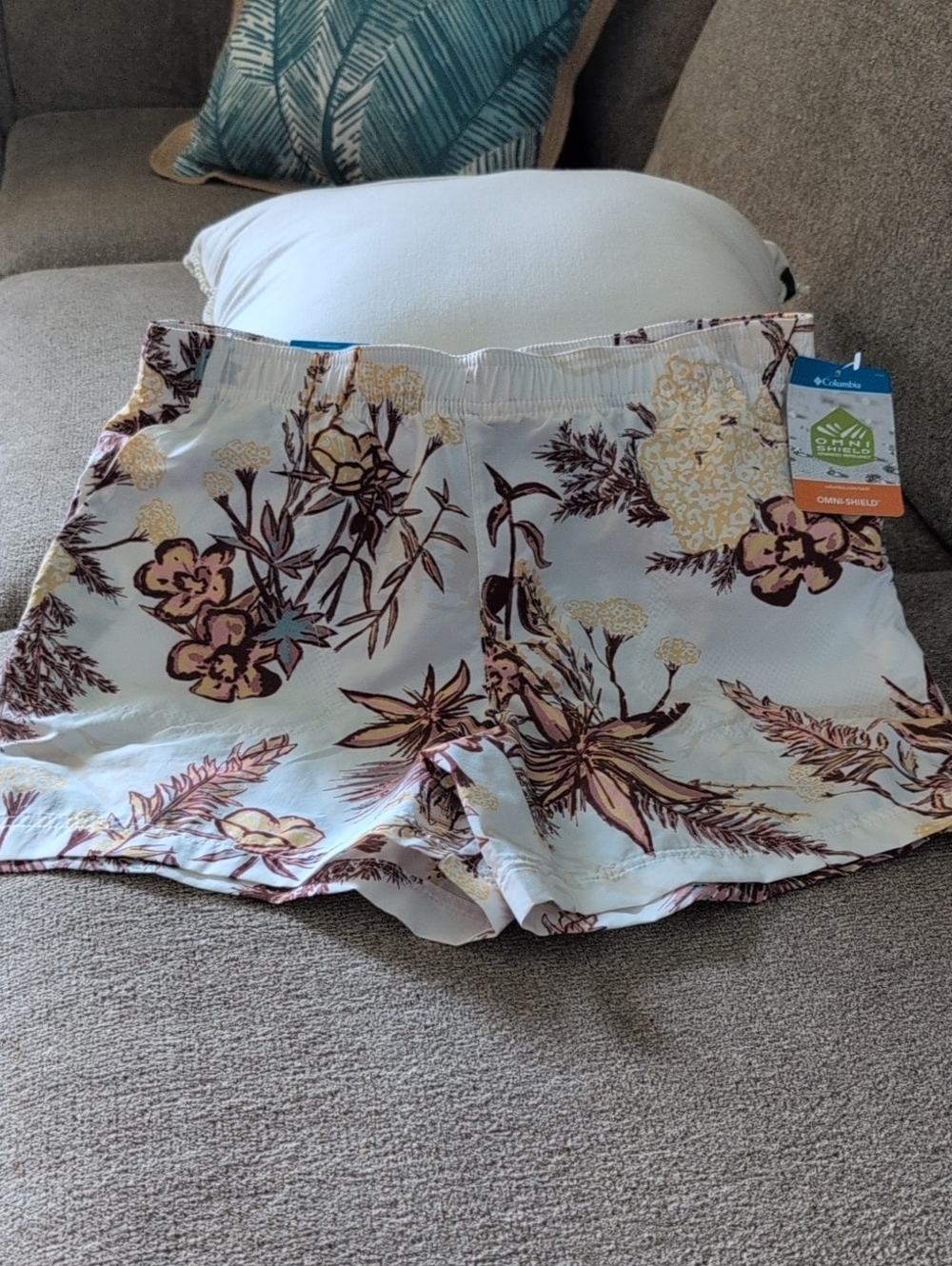 Columbia Women’s White Floral Athletic Shorts with Pink  Brown Print Brand New